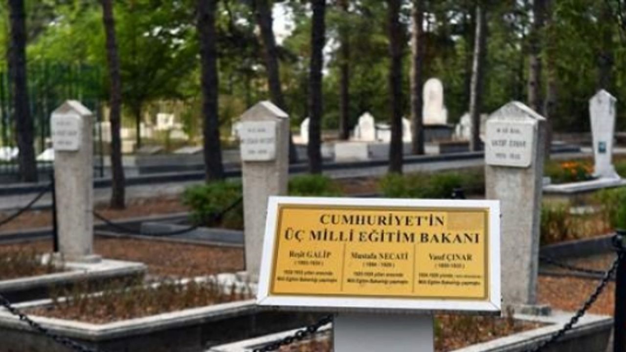 Eski başbakan ve bakanların mezar taşları yenileniyor