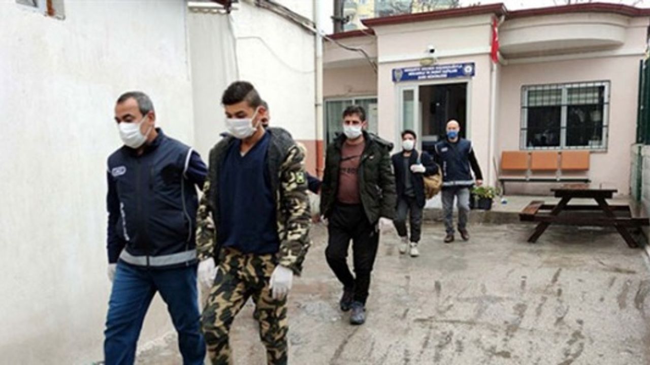 Afganistan'dan yürüyerek 40 günde Türkiye'ye gelen 3 kaçak göçmen yakalandı