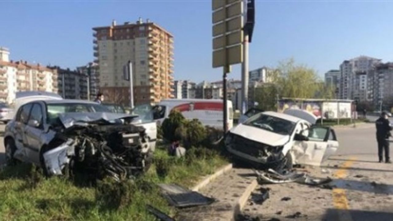 Ankara'da feci kaza: 3'ü çocuk 7 yaralı