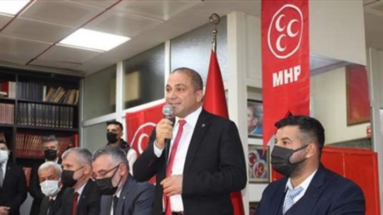 İYİ Partili İlçe Başkanı ve 134 kişi istifa edip MHP'ye katıldı