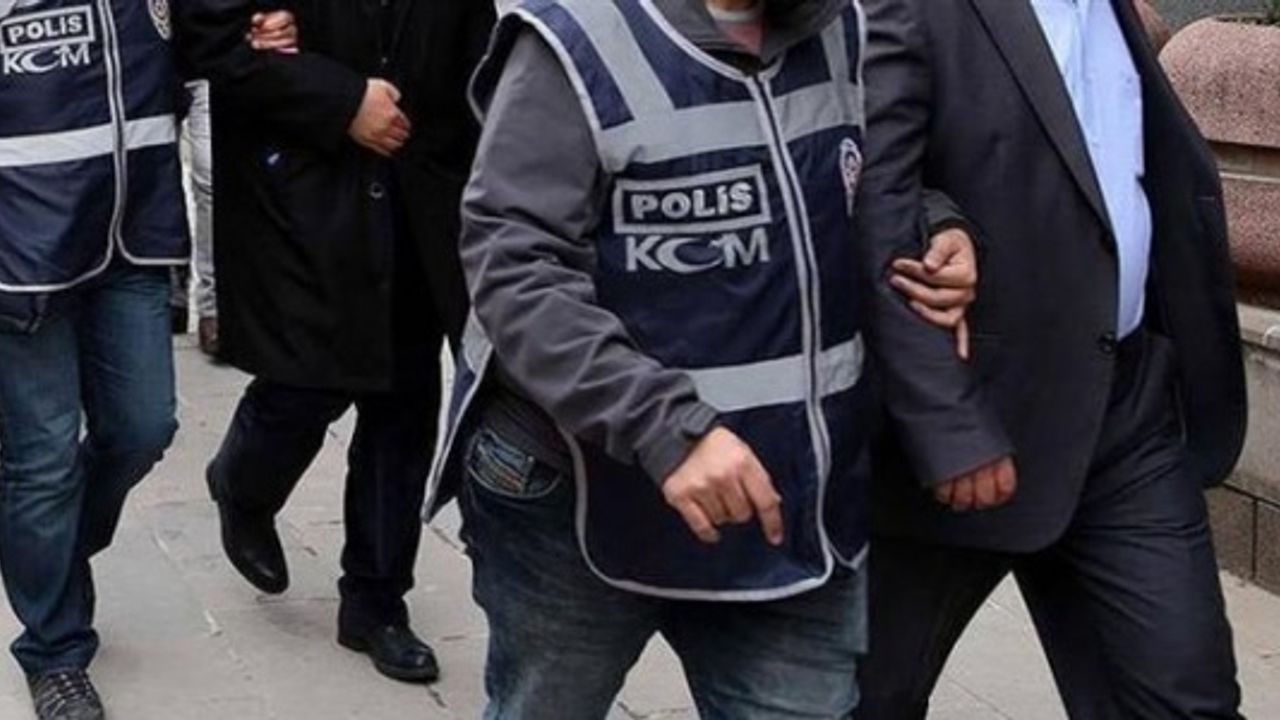 2'si muvazzaf 33 askeri personle FETÖ'den gözaltı kararı