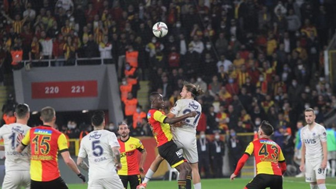 Fenerbahçe, lider Trabzonspor'un 12 puan gerisine düştü