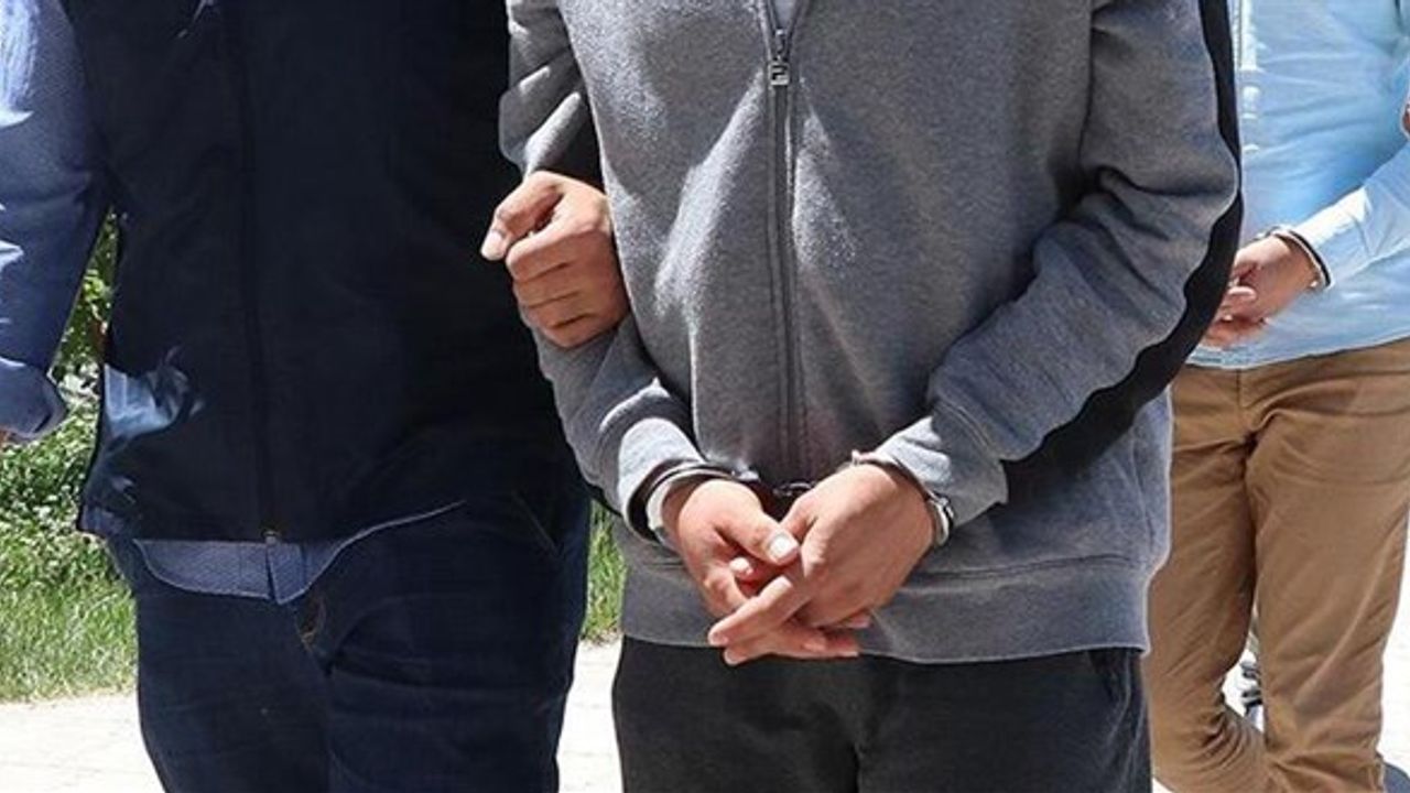Aranan FETÖ hükümlüsü 2 eski öğretmen tutuklandı