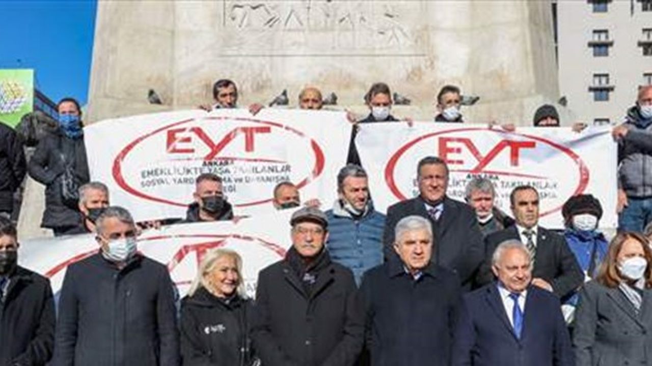 CHP, EYT'lilerin sorunlarının çözümü için 81 ilde eş zamanlı açıklama yaptı