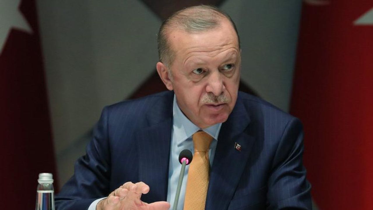 Cumhurbaşkanı Erdoğan’dan gazeteciye: Bizi ters köşe yapmak istiyorsun galiba