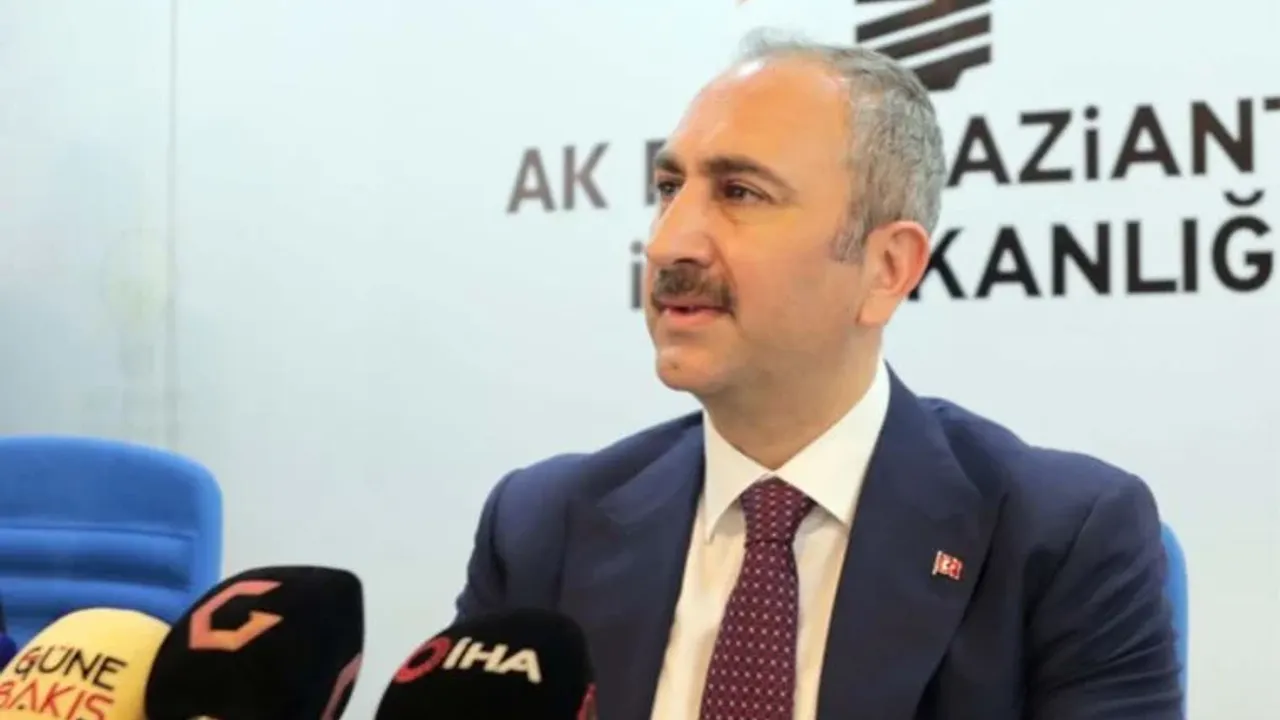 Eski Adalet Bakanı Abdulhamit Gül: 'Mevkiler, makamlar gelir geçer'