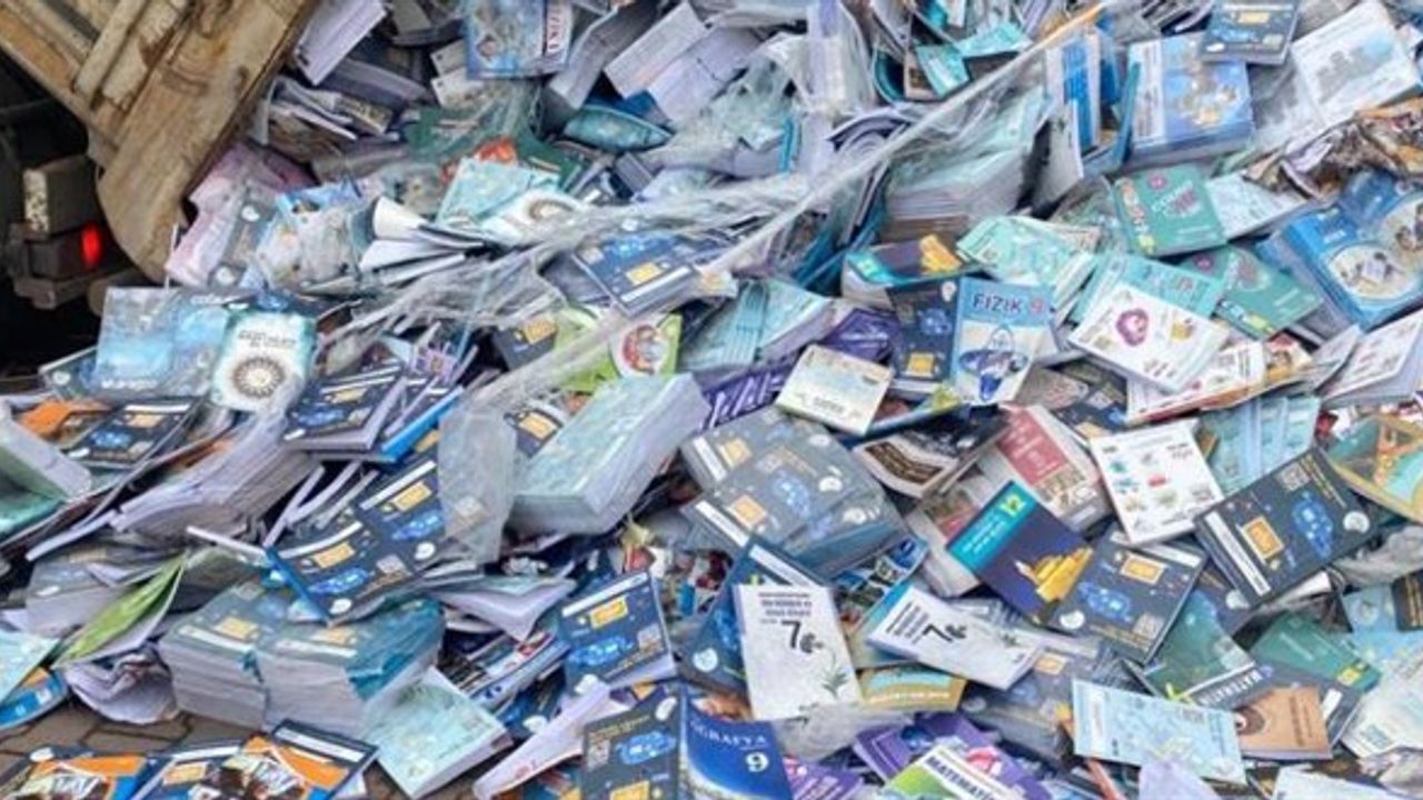 MEB'in okullara gönderdiği kitapları hurdacıya satan memur tutuklandı