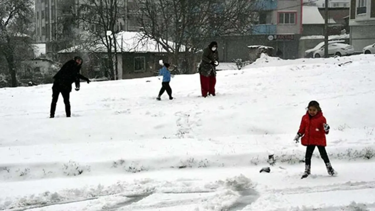 Eğitime kar engeli! İşte okulların tatil edildiği iller