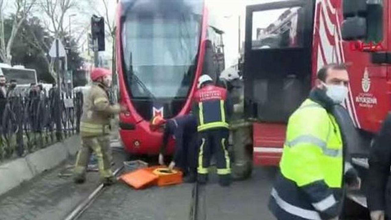 Topkapı tramvay durağında intihar! Tramvayın altında kaldı