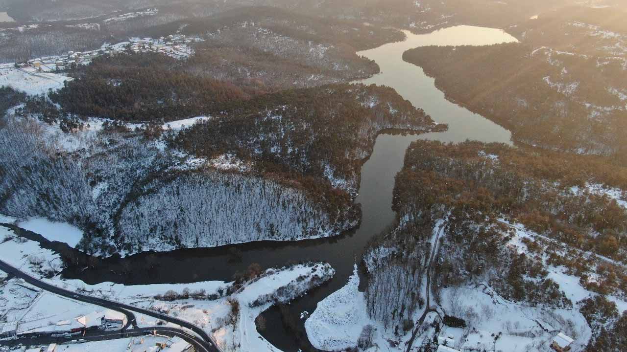 Aybar kar fırtınası İstanbul'un barajlarını dolup taşırdı