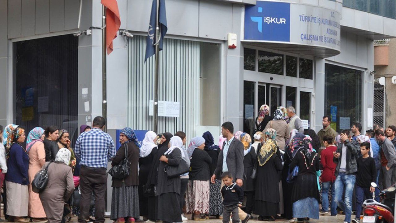 Üniversite mezunları İŞKUR kapısında: 17 bin 61 işsiz genç mesleki eğitim kurslarına başvurdu