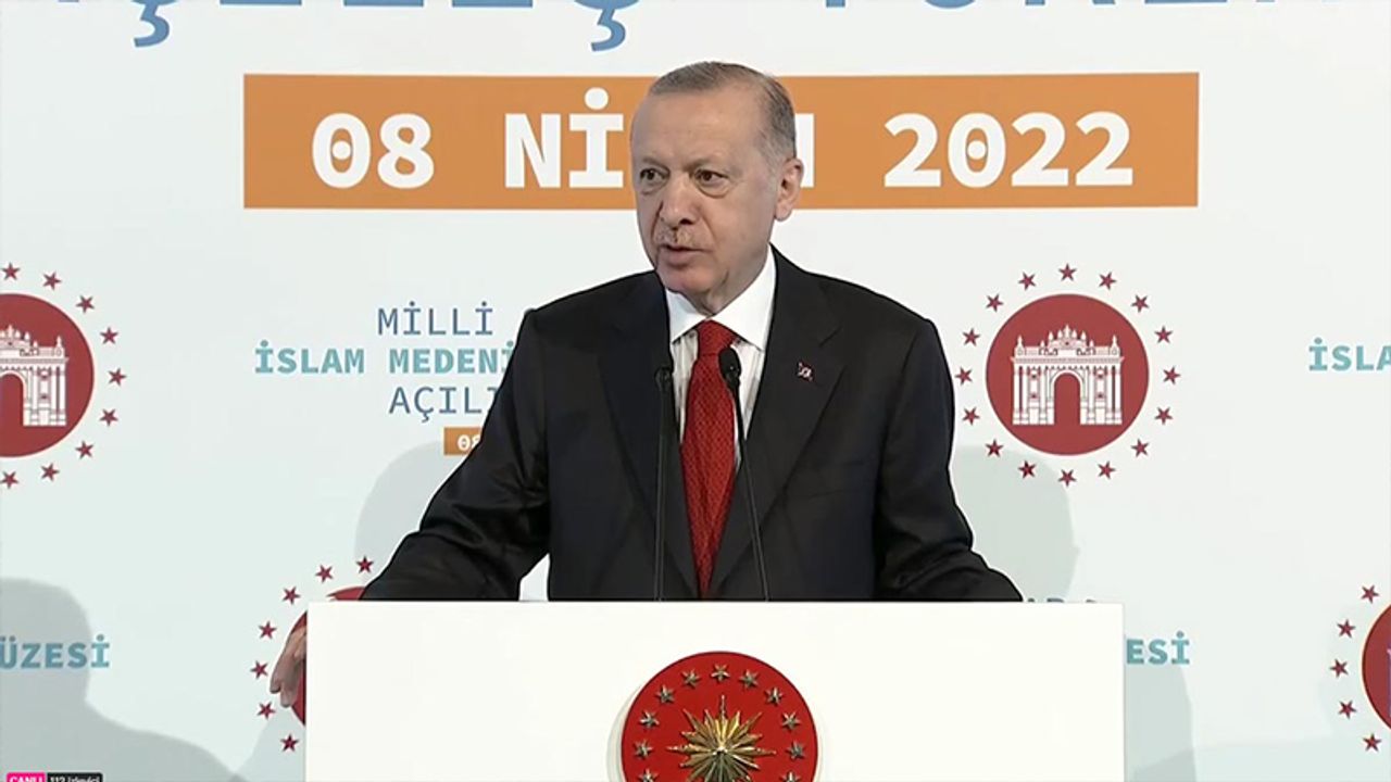 Cumhurbaşkanı Erdoğan: İnsanların kıyafetlerine, ibadetlerine takılıp kalanlar milletimizin bizi biz yapan asıl mirasına sırt dönmüştü