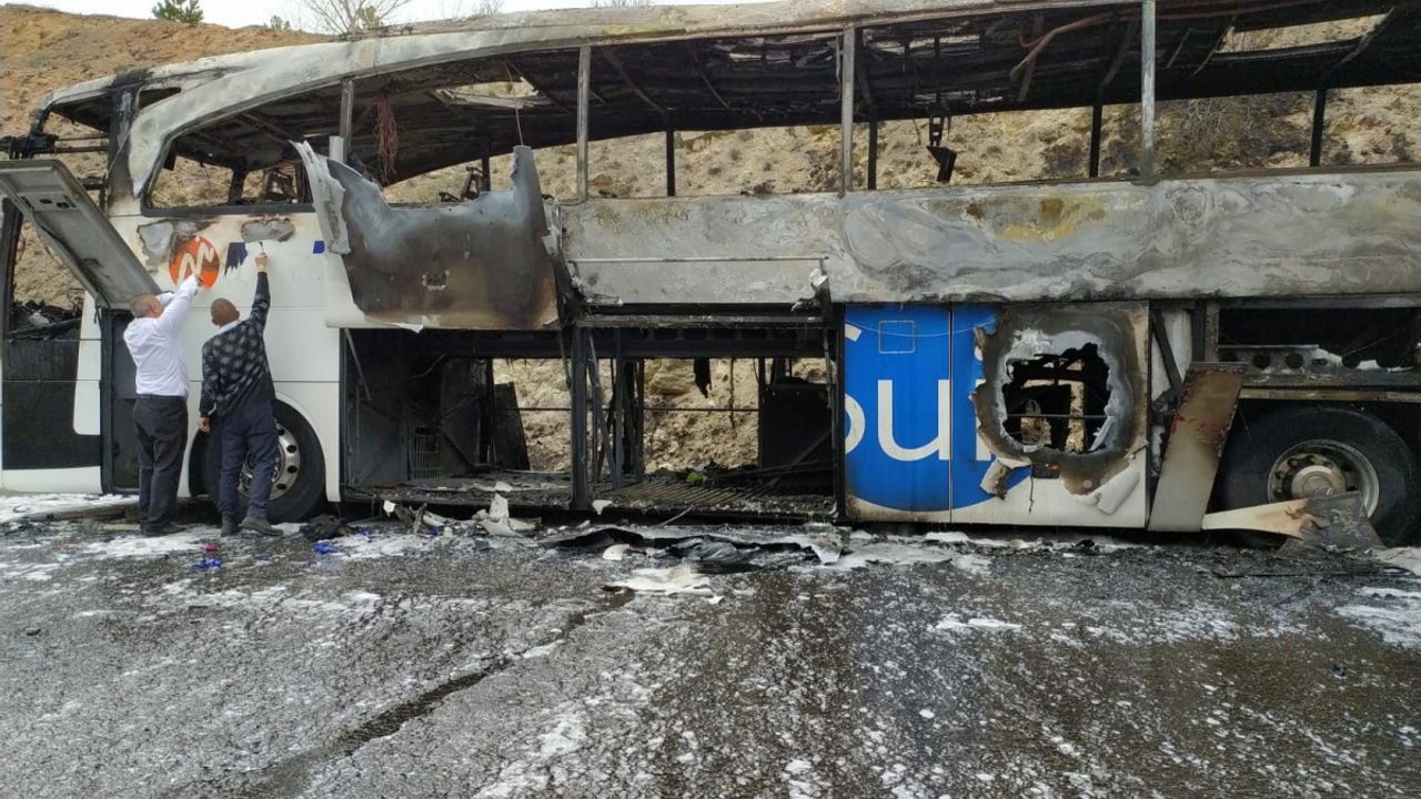 Ankara-İstanbul otobanında otobüs yangını