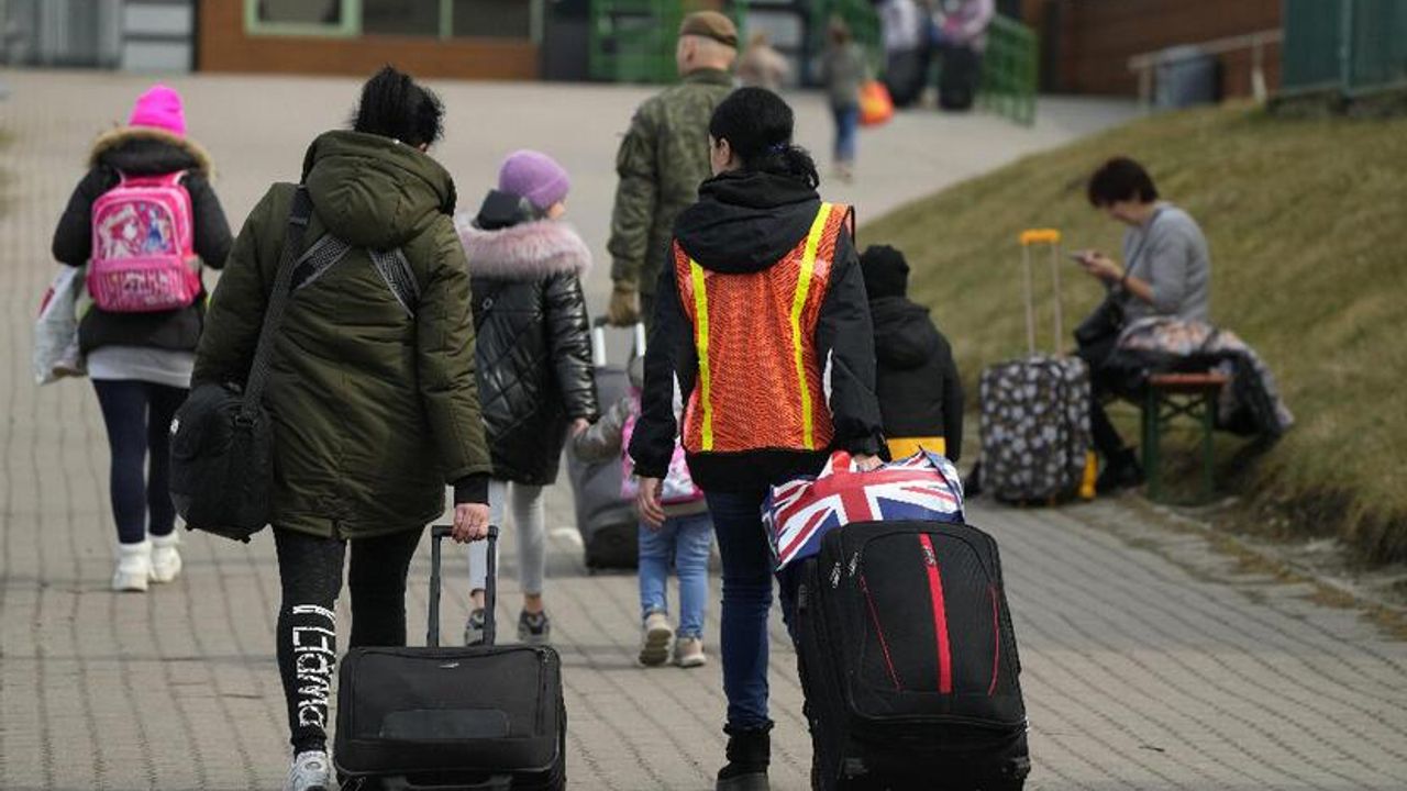 Polonya’ya geçen binlerce kişi Ukrayna’ya geri döndü