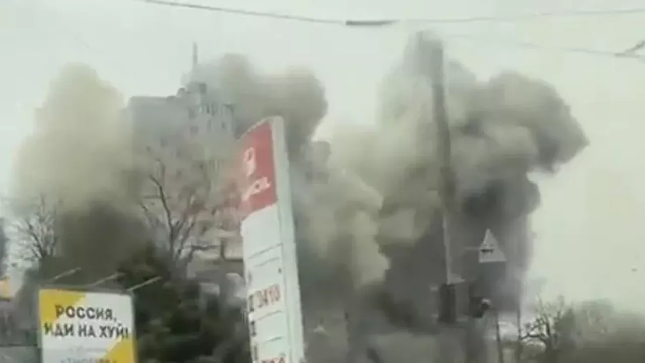 Rusya Odesa'ya saldırdı! Çok katlı binaya roket atıldı