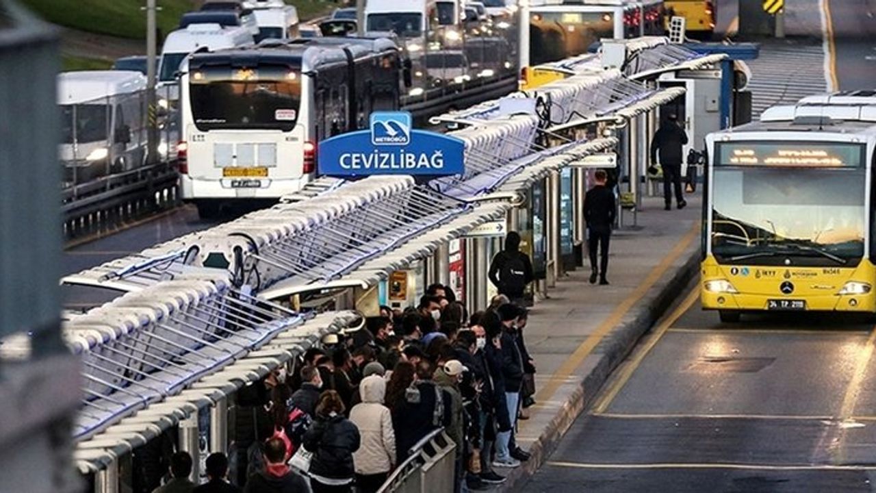 İstanbul'da ulaşıma yüzde 40 zam! İşte otobüs, minibüs, dolmuş, okul servisi ve taksi fiyatları...