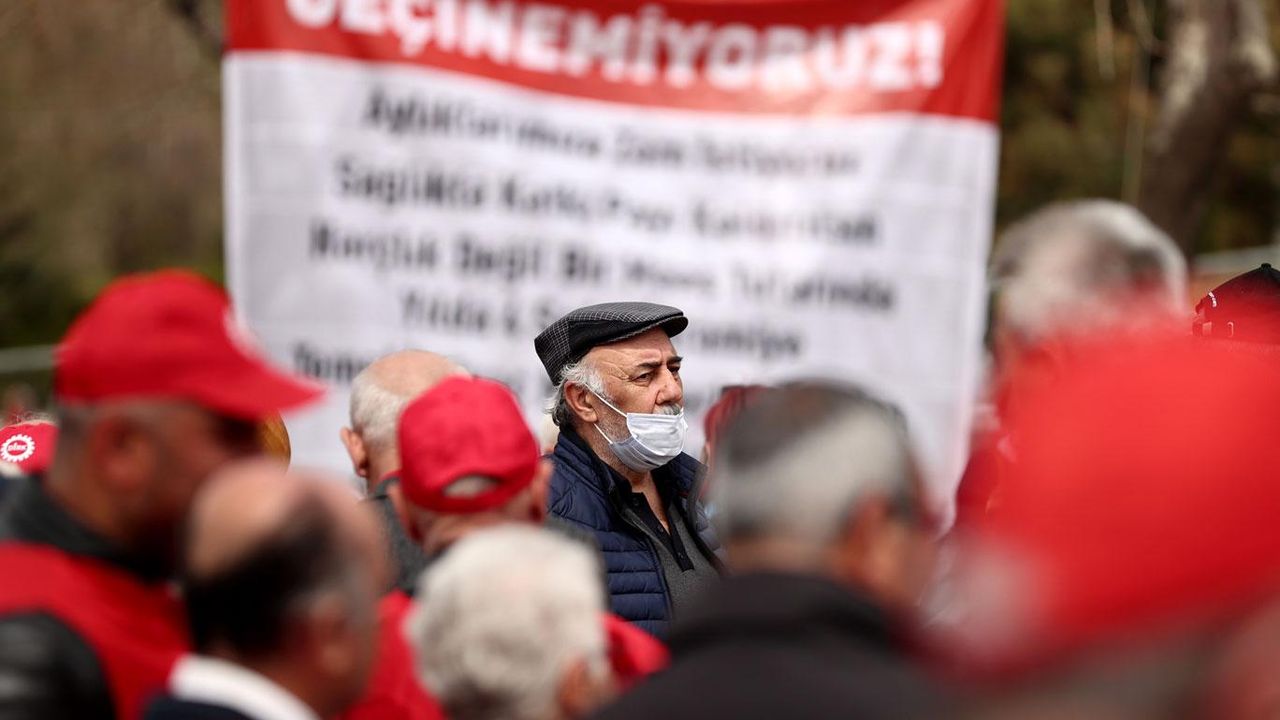 Emeklilerden Ankara'da "geçinemiyoruz" mitingi