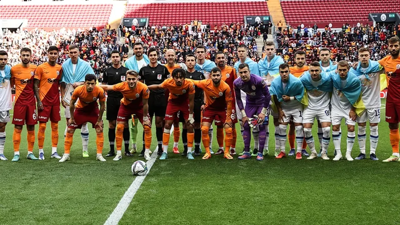 Barış için oynadılar! Galatasaray dostluk maçında Dinamo Kiev'e kaybetti