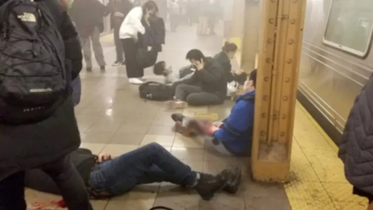 New York metrosunda silahlı saldırı! İşte ilk görüntüler