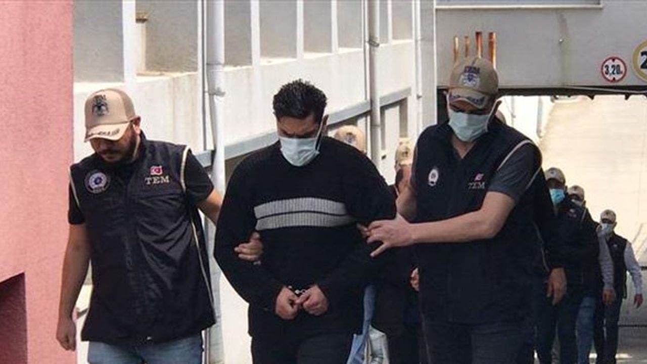 Adana'daki DEAŞ operasyonunda yakalanan 7 zanlıdan 4'ü tutuklandı