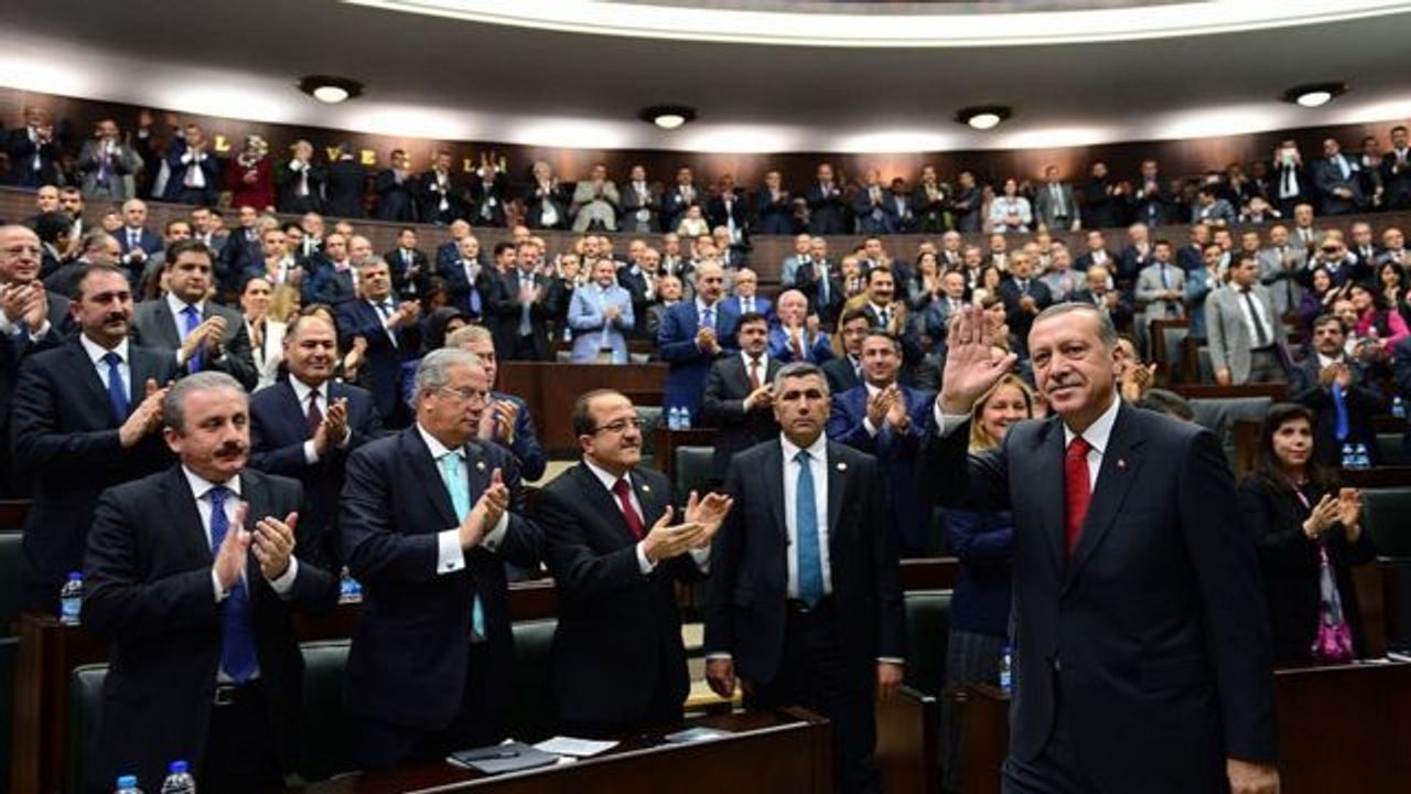 'Erdoğan hükümetine karşı AKP'de tepki büyüyor'