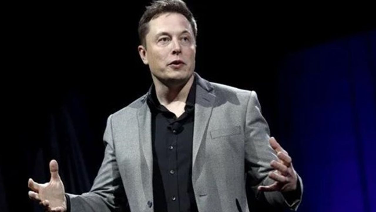 Elon Musk: Evim yok, arkadaşlarımın boş odalarında kalıyorum