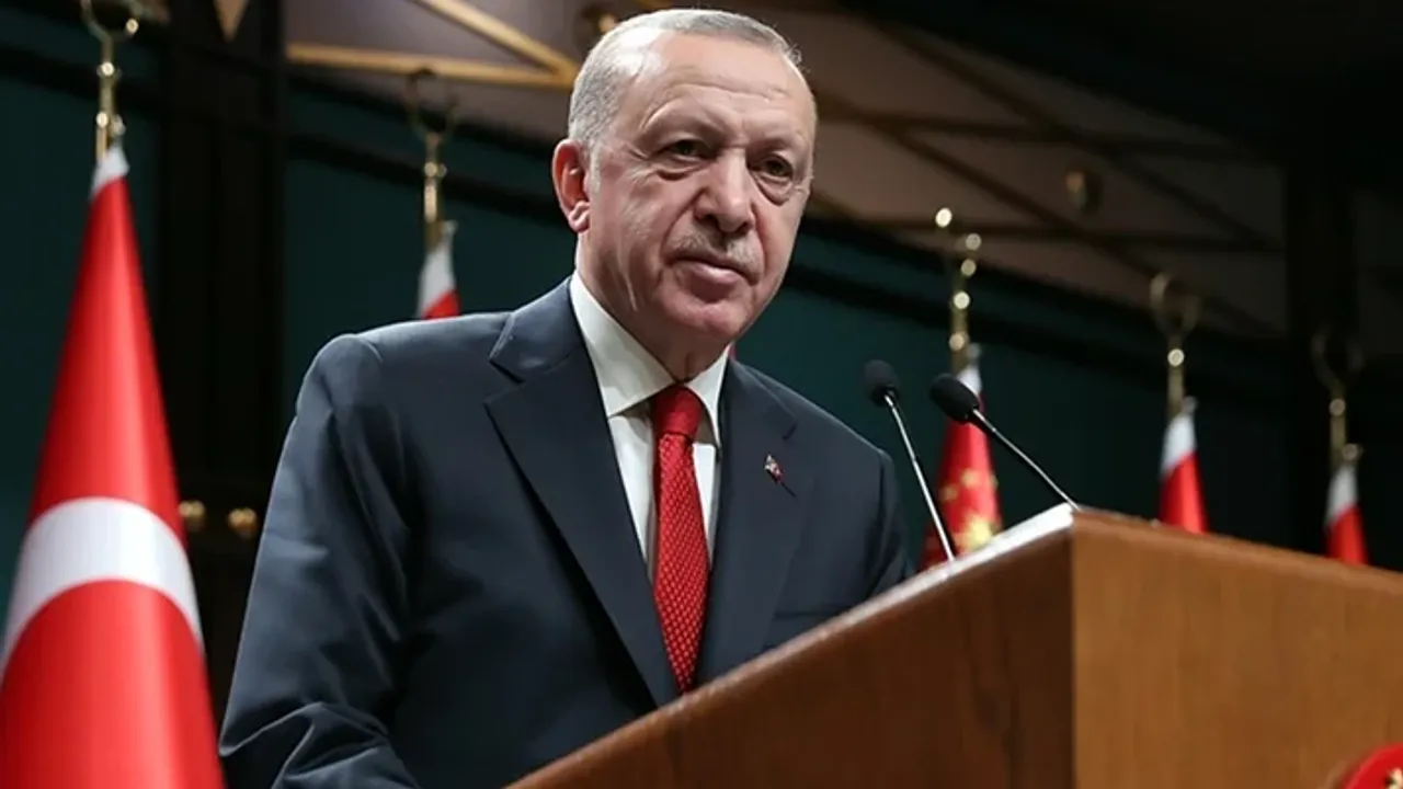 Cumhurbaşkanı Erdoğan, CHP'li Özgür Özel'e 250 bin liralık tazminat davası açtı