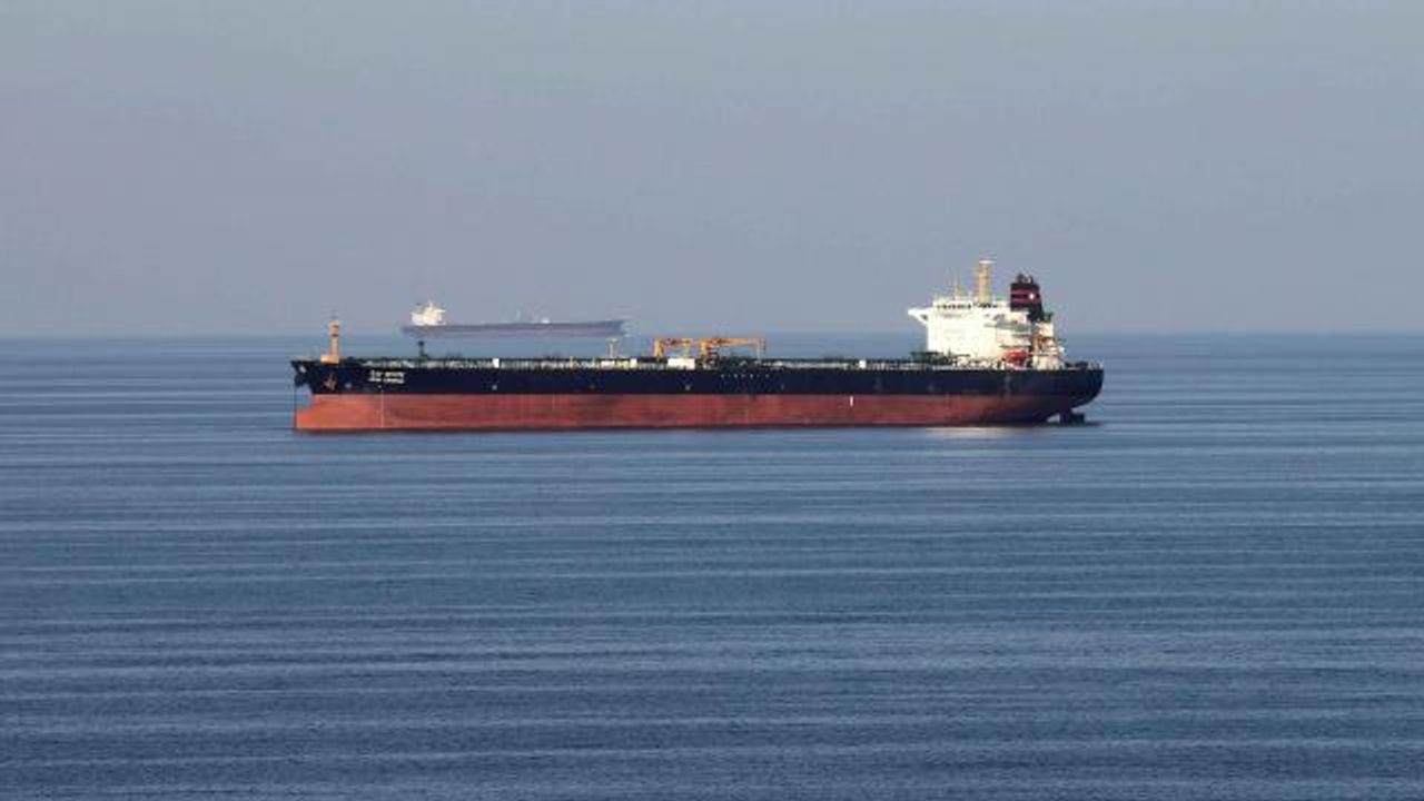 750 ton akaryakıt taşıyan gemi Tunus açıklarında battı