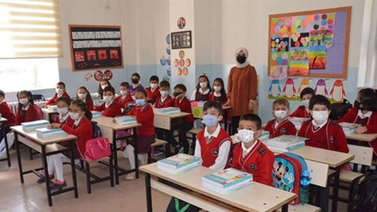 Okullarda maske yasağı kalkıyor!