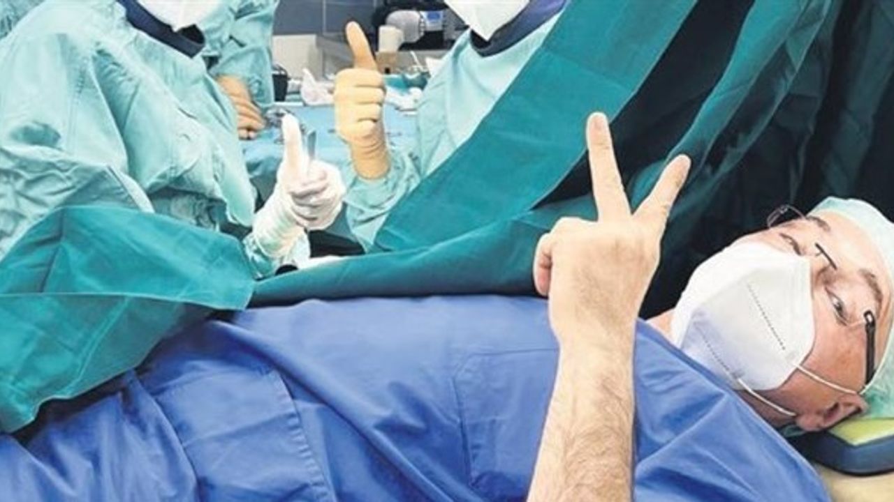 Parmağı kırılan Profesör, ameliyatını kendi yaptı