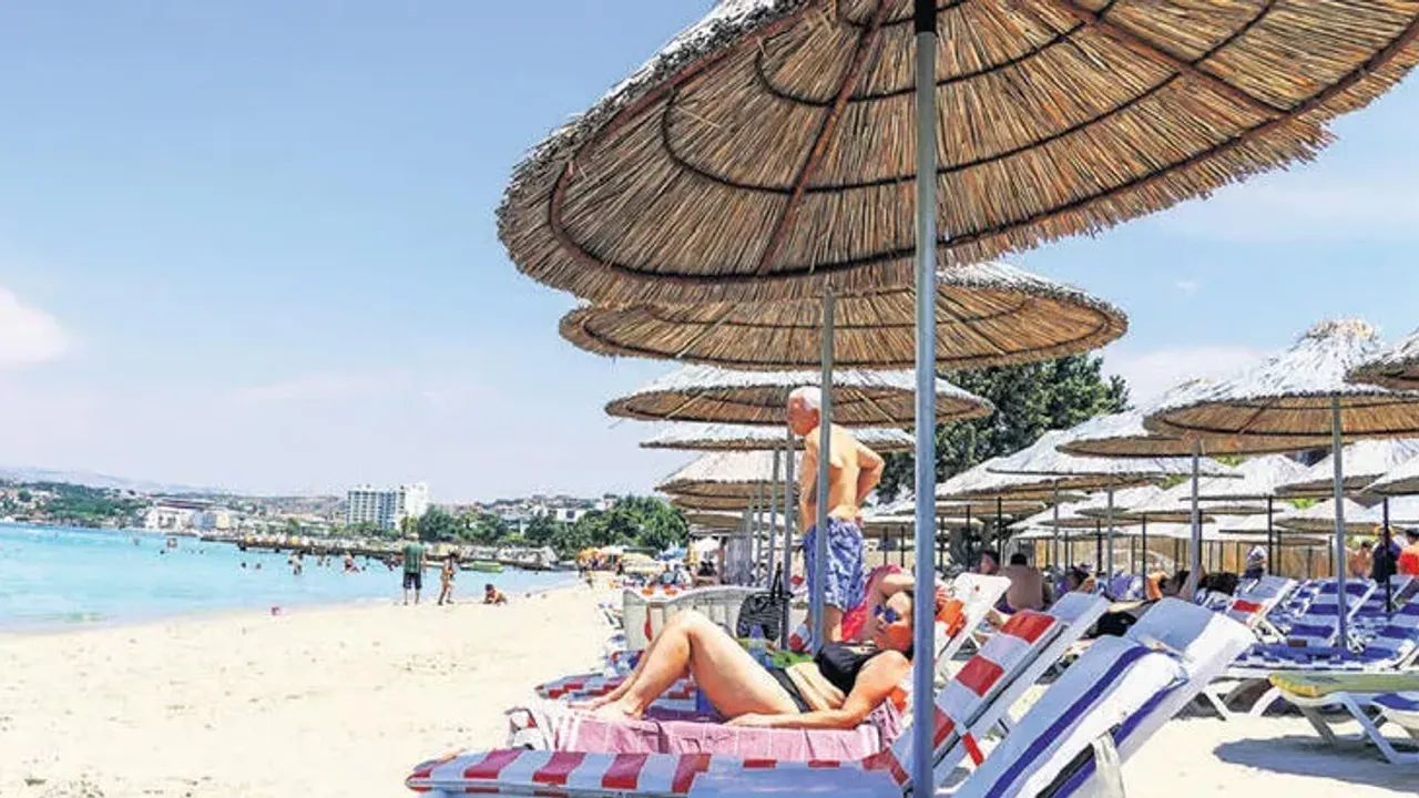 Deniz sezonu yavaş yavaş açılıyor. Her yaz sezonu plaj ve lahmacun fiyatlarıyla gündeme gelen Bodrum’da plaj giriş ücret