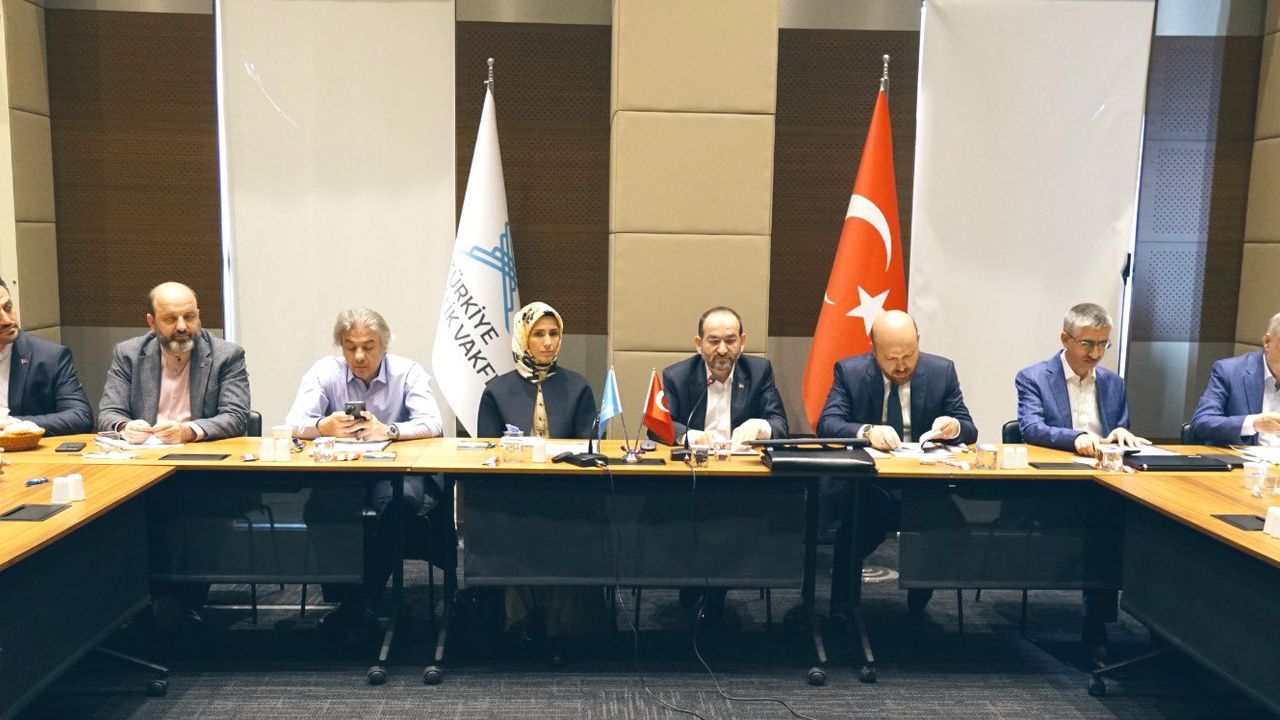 Bakan yardımcısı Nazif Yılmaz, Mahmut Özer’in görevden aldığı bürokratlardan haberinin olmadığını iddia ederek Bilal Erdoğan’a şikayet etti…