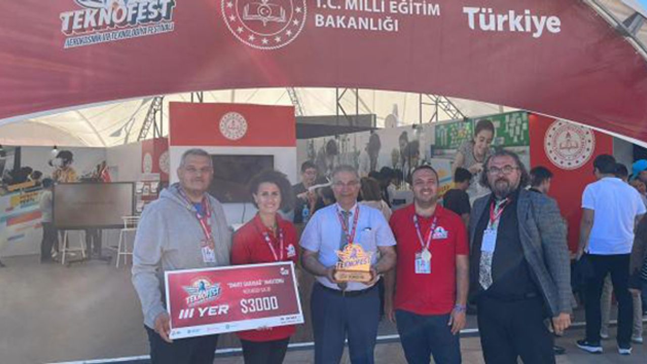 İzmirli öğretmenler, TEKNOFEST Azerbaycan'dan ödülle döndü