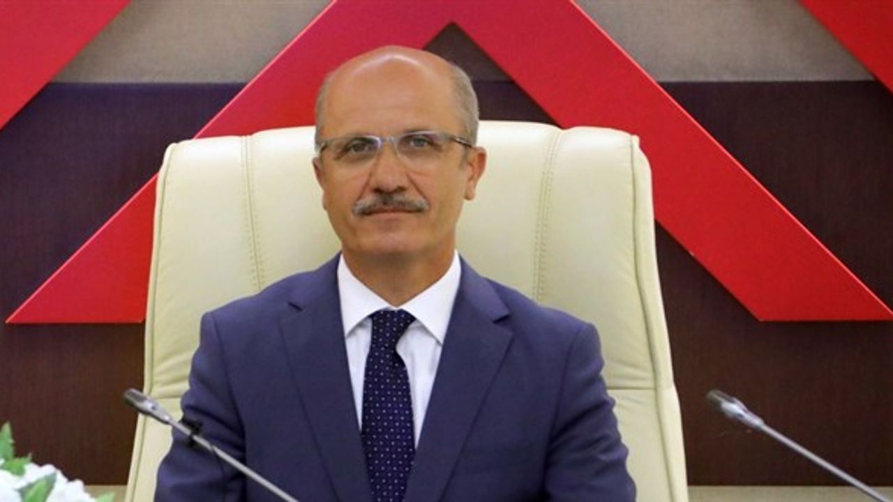 YÖK Başkanı Özvar, Sakarya'da iktisat çalıştayına katıldı