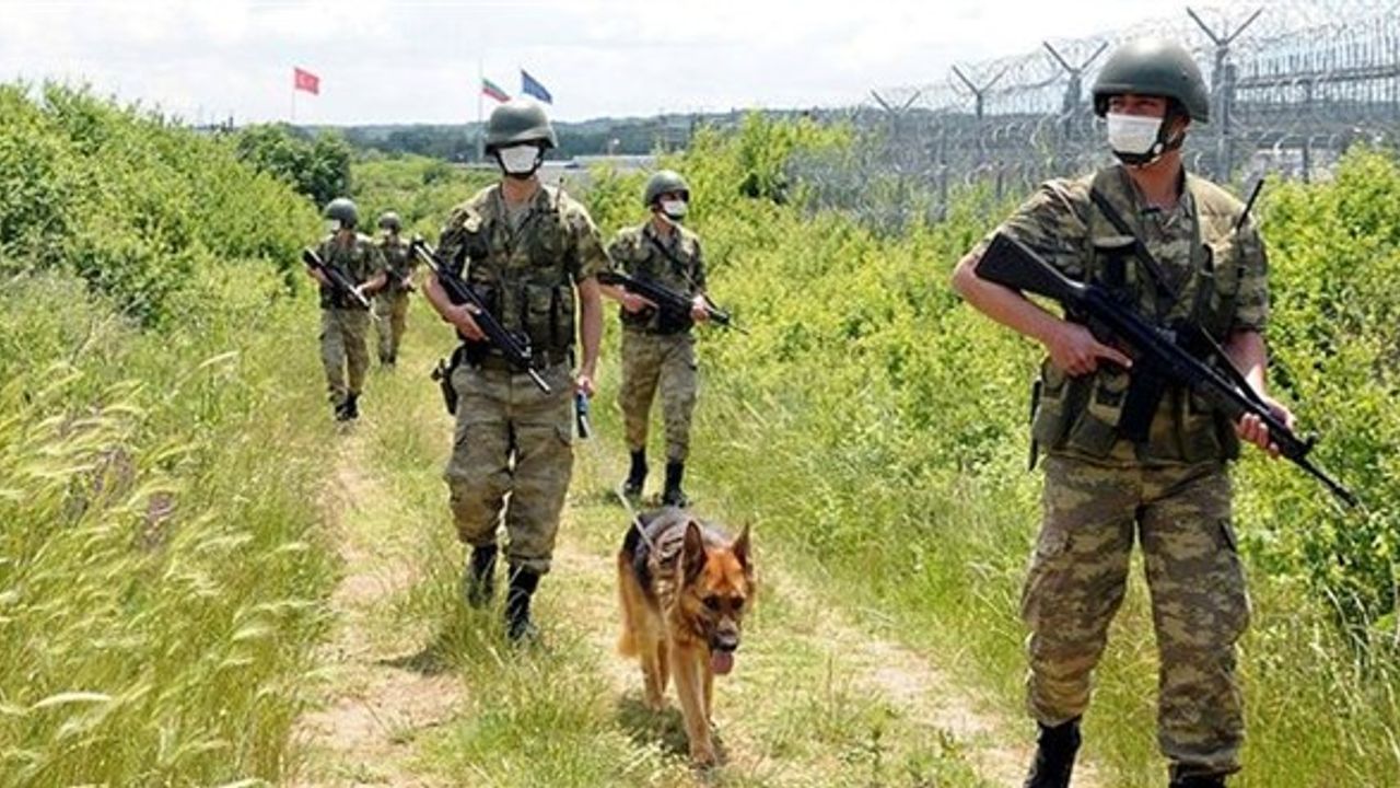 Yunanistan'a kaçarken yakalanan PKK ve FETÖ şüphelisi 14 zanlı tutuklandı