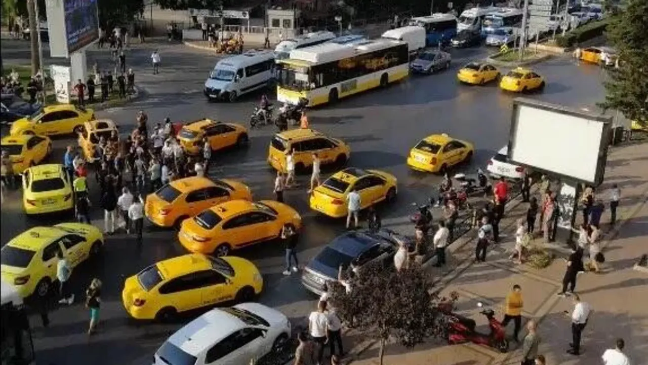 Mersinli taksicilerden akaryakıt zammı protestosu: Kontak kapattılar