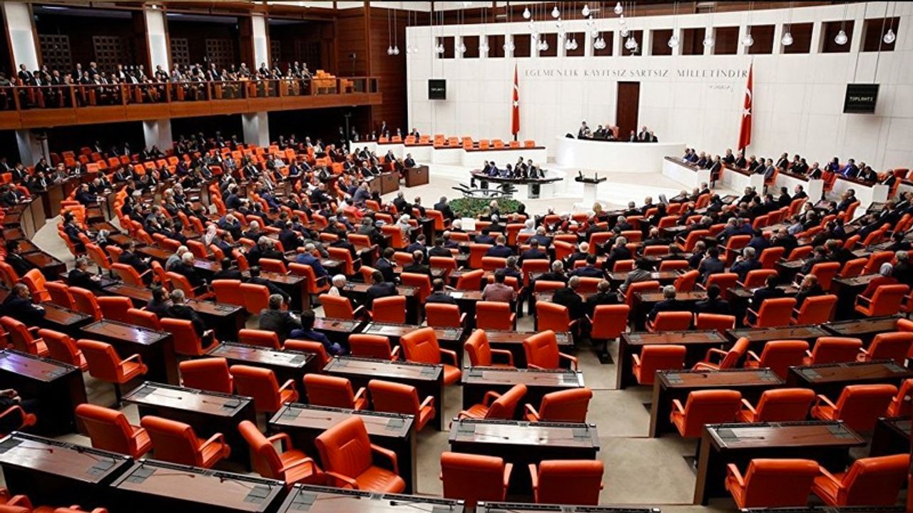 Ek bütçeyle milletvekillerine 17 bin, Cumhurbaşkanı Erdoğan'ın maaşına 41 bin lira zam geliyor