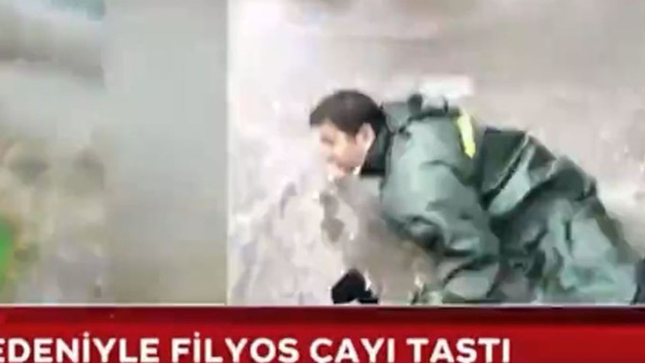 Zonguldak'ta sel haberi sunan muhabir açık rögara düştü!