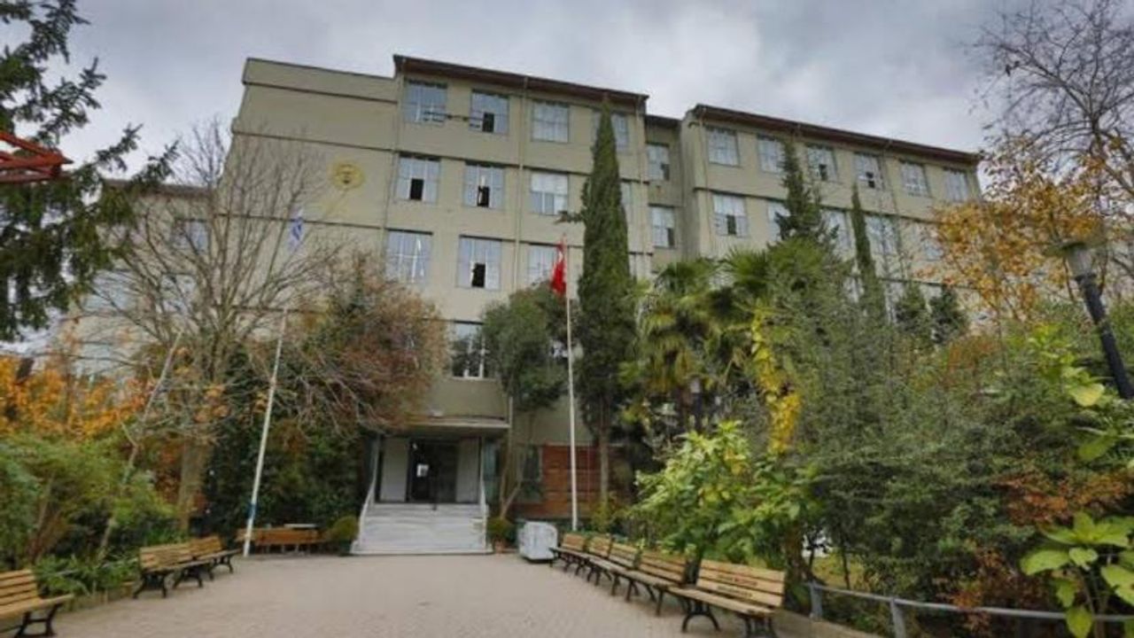Marmara Üniversitesi'nin bütçesi öğrencilerini mezun etmeye yetmedi