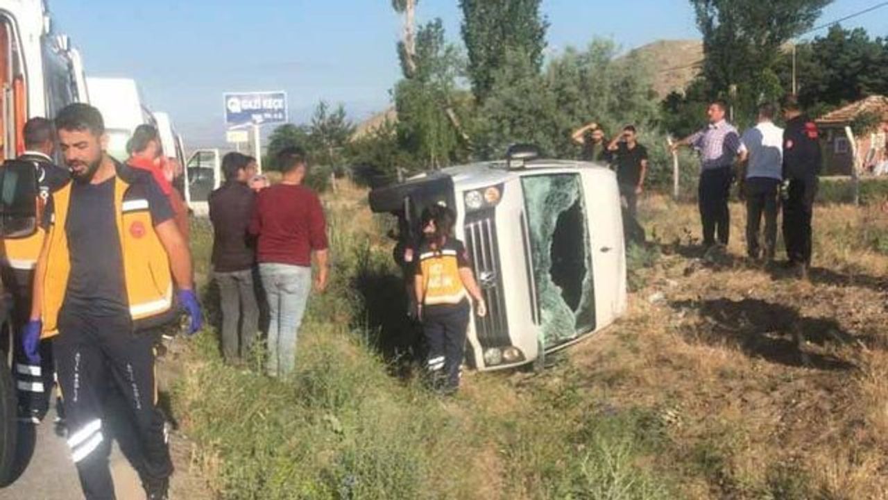 Kayseri'de işçileri taşıyan otobüs devrildi: 9 yaralı var