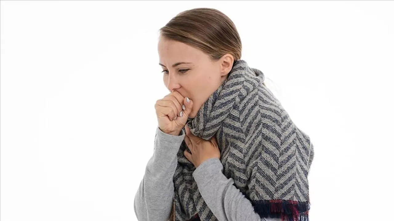 Kovid-19 belirtilerinin görülme sıklığı değişti: 'En sık görülen semptom boğaz ağrısı'