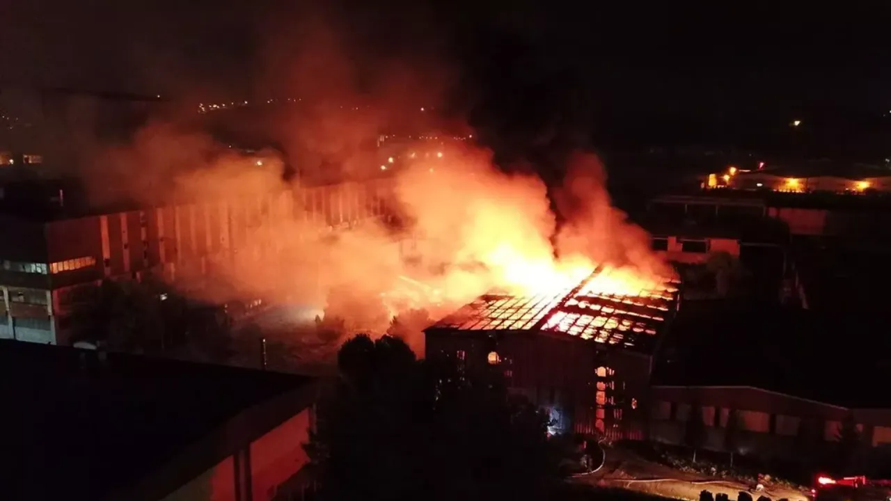Bursa'da fabrikada patlama sonucu yangın çıktı