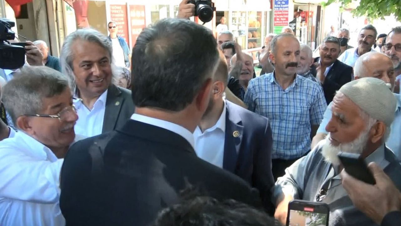 Giresun'da bir vatandaştan Davutoğlu'na: 'Cumhurbaşkanı sizi Başbakan yaptı niye onu terk ettiniz?' sorusu