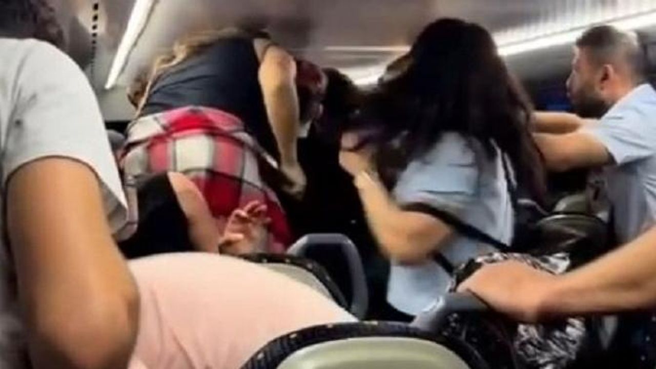 Otobüste skandal olay: Yabancı uyruklu kadınlarla Türk erkekler birbirine saldırdı