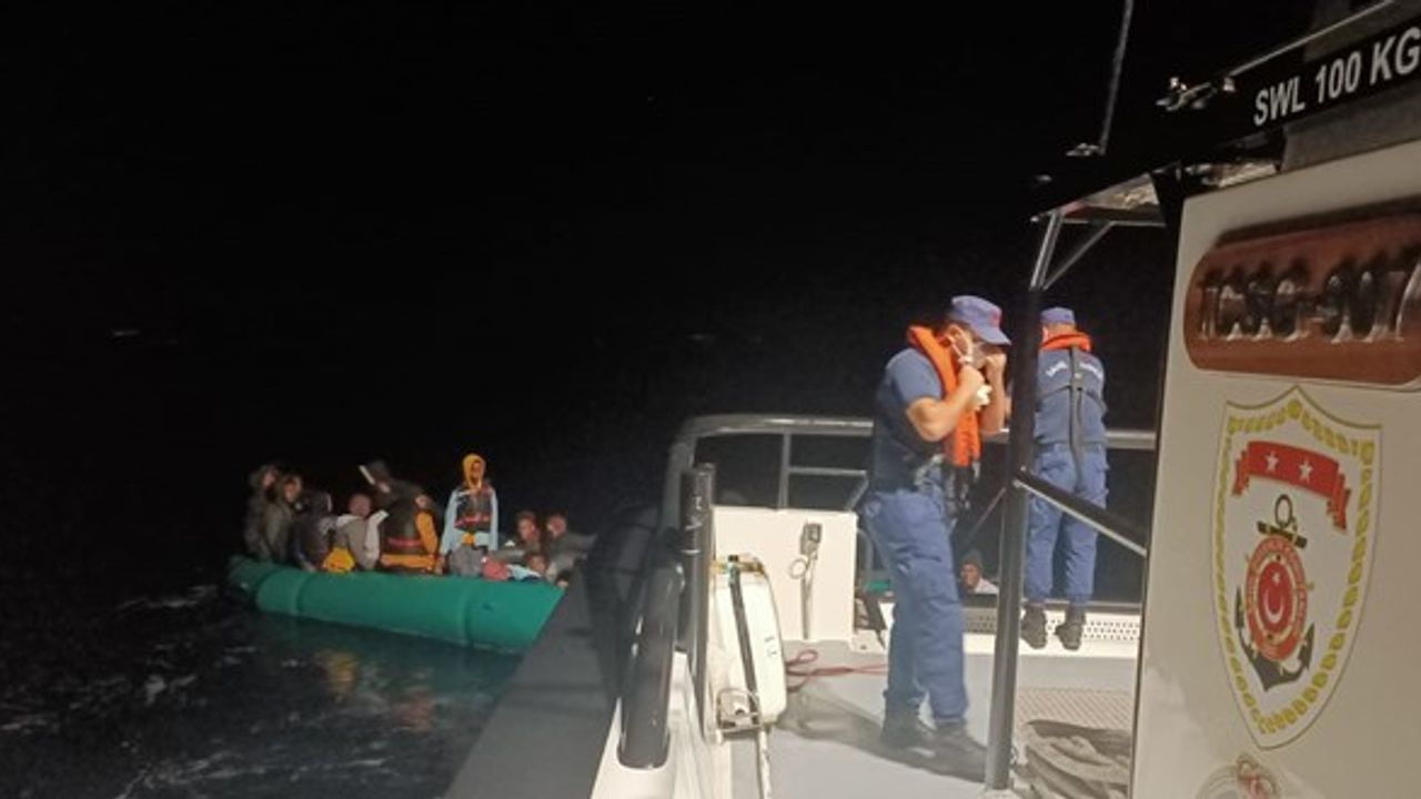 Ayvalık açıklarında 49 düzensiz göçmen kurtarıldı