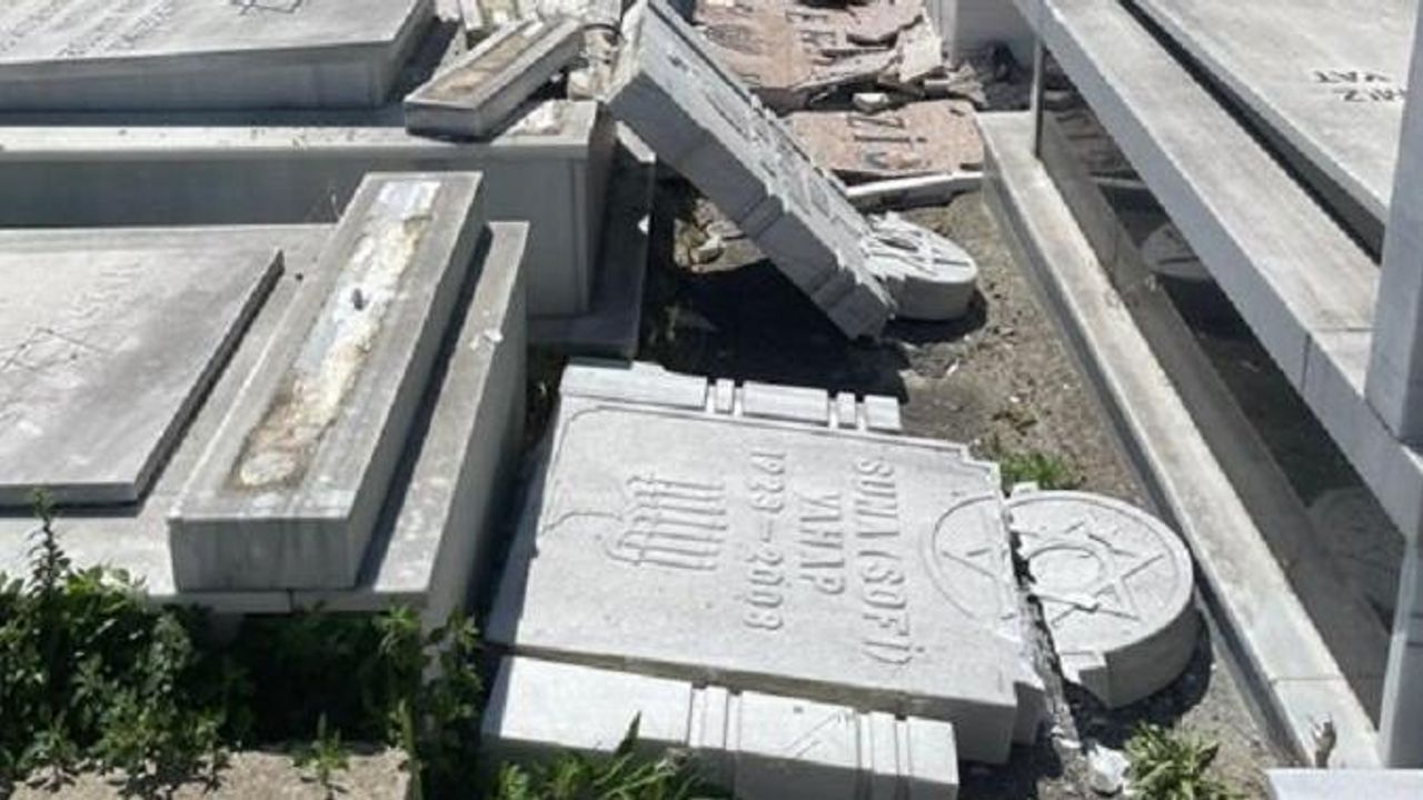 İstanbul'da Yahudi mezarlığına saldırı: 36 mezar taşı kırıldı