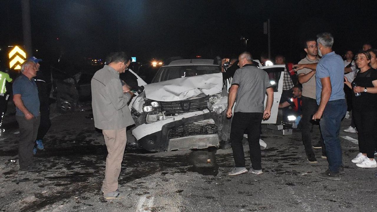 Sivas'ta korkunç kaza: 9 kişi yaralandı