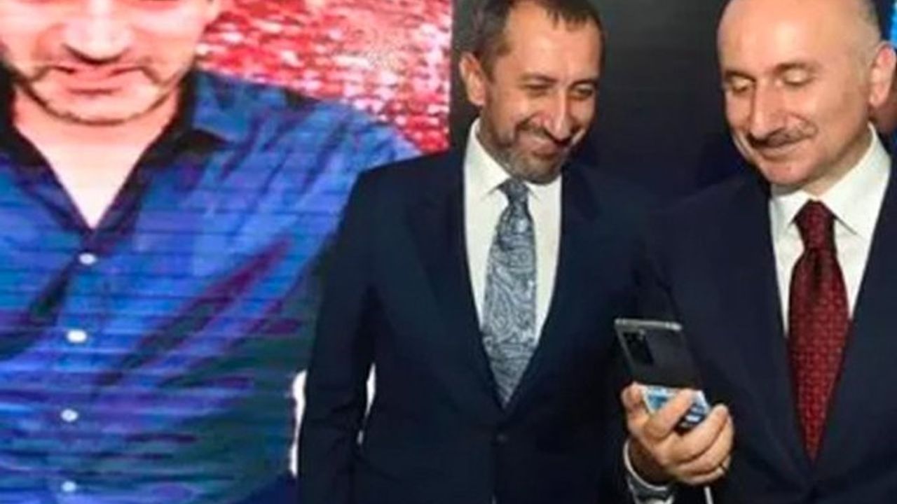 Adil Karaismailoğlu Türkiye'nin ilk 5G görüşmesini Kenan İmirzalıoğlu'yla yaptı