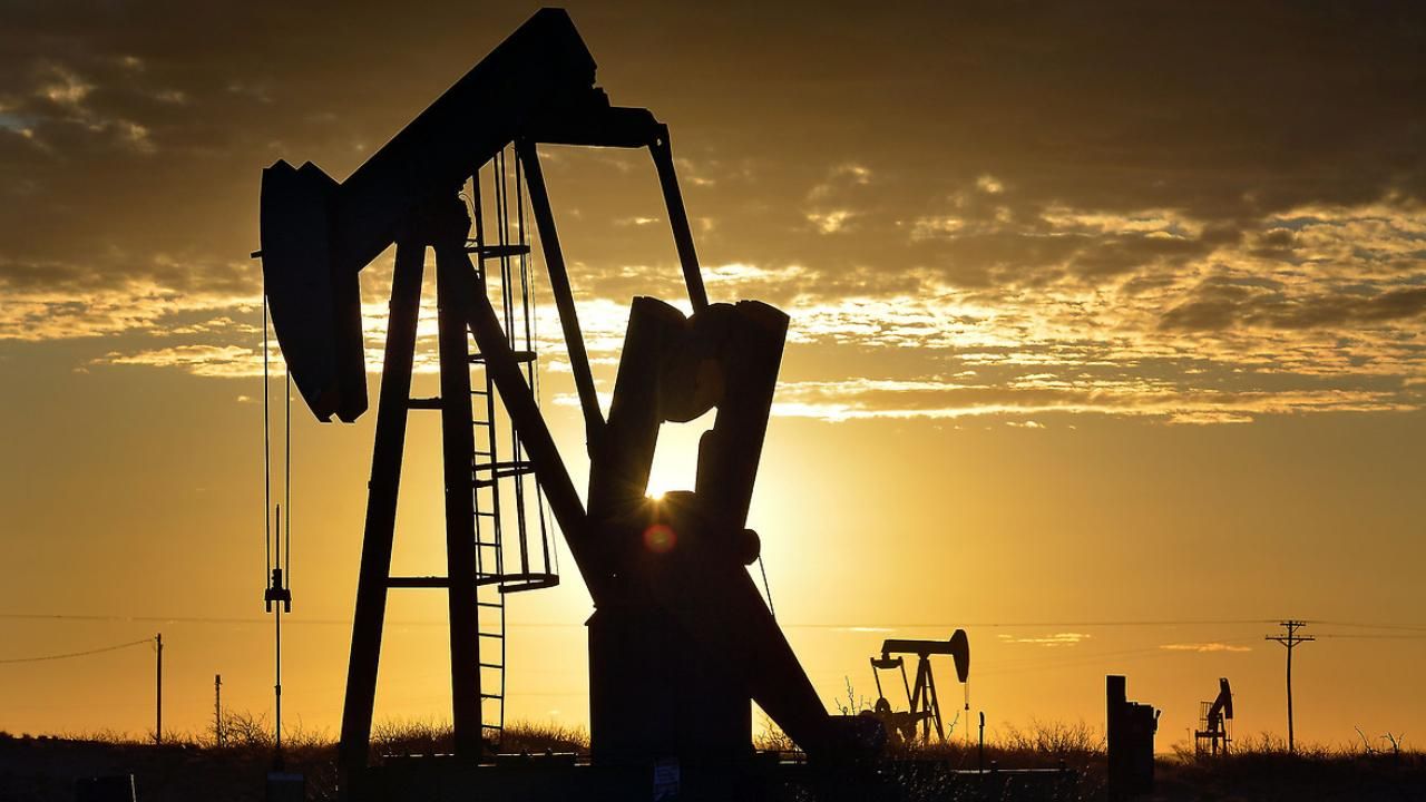 Beklenenin aksine petrol fiyatlarında sert düşüş