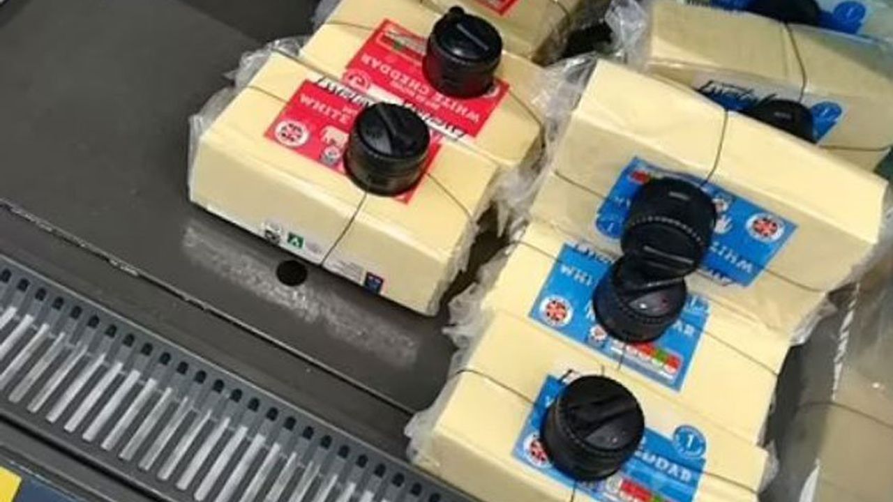 İngiltere'de bir süpermarketten şok eden görüntüler: Peynir, et ve tereyağına kilit taktılar